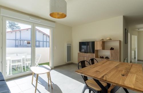 Mimizan-Plage Apartment | Appartement Neuf 3* à 2 Pas de l'Océan à Mimizan, 5 Pers, Balcon, Parking - FR-1-50-132