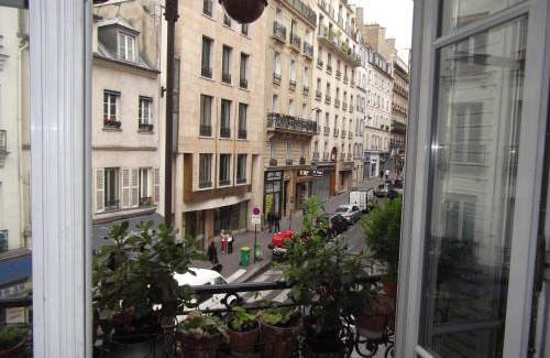 Quartier de Rochechouart Apartment | Appartement Opéra Paris