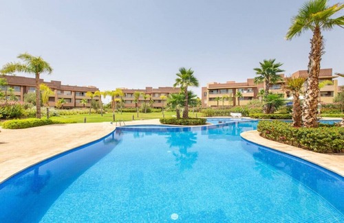 Menara Apartment | Appartement Pied Dans L'eau - Jardin Privée