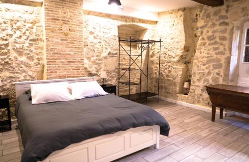 Groslee-Saint-Benoit House | Appartement privé avec piscine vue exceptionnelle sur l'eau