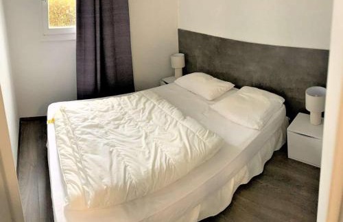 Perros-Guirec Apartment | Appartement rénové, bien équipé à 500m de la plage de Trestrignel et du centre-ville de Perros-Guirec - FR-1-368-241