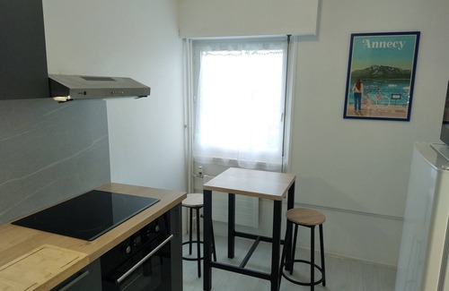 Novel Apartment | Appartement Rénové en 2024 Dans Immeuble Résidentiel, Dominant, au 11ème Étage