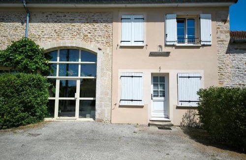 Neuilly-l'Eveque Apartment | Appartement rez-de-chaussée calme