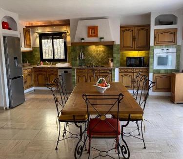 Cases-de-Pene Apartment | Appartement spacieux
