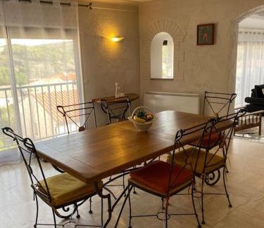 Cases-de-Pene Apartment | Appartement spacieux