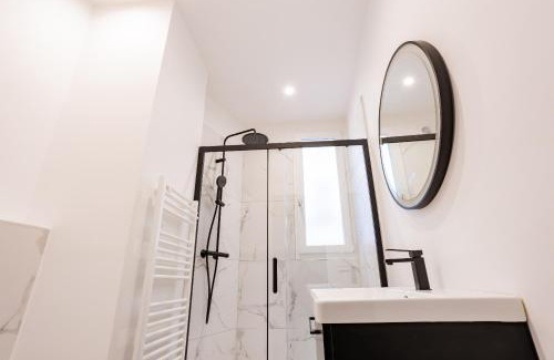 Quartier Sainte-Marguerite Apartment | Appartement spacieux 11eme , rue de la main d'or