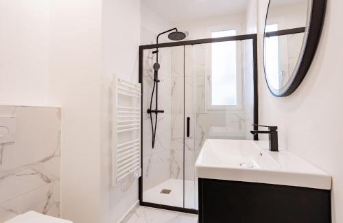 Quartier Sainte-Marguerite Apartment | Appartement spacieux 11eme , rue de la main d'or