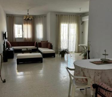 Dar Chaabane Al Fehri Apartment | Appartement spacieux - Dar Chaabane plage
