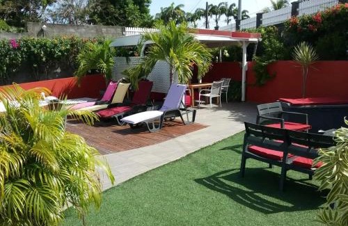 Sainte-Anne Apartment | Appartement spacieux à Sainte-Anne avec piscine partagée.