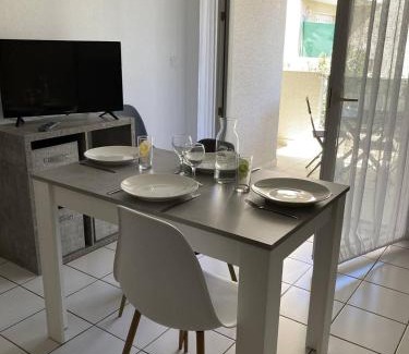 Les Arenes Apartment | Appartement T2 lumineux et moderne avec parking - 4VOIL245 -