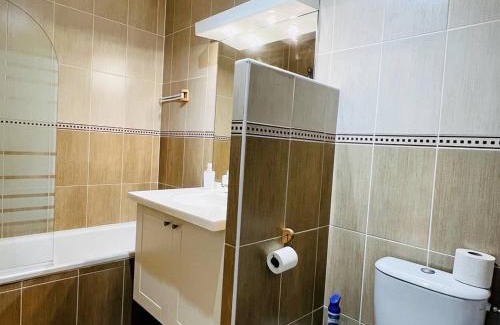 Cambo-les-Bains Apartment | Appartement T2 à Cambo-les-Bains, RDC, piscine, proche thermes, wifi, parking privé, non-fumeur. - FR-1-495-33
