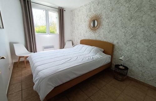 Cambo-les-Bains Apartment | Appartement T2 à Cambo-les-Bains, RDC, piscine, proche thermes, wifi, parking privé, non-fumeur. - FR-1-495-33