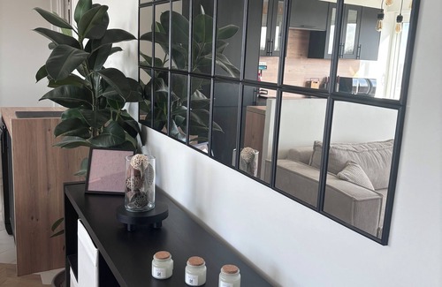 Maurepas Apartment | Appartement T2 48m2 en Résidence Privée Avec Magnifique vue sur la Forêt