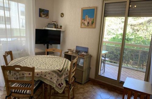 Toulon - Hyeres Apartment | Appartement T2 Cabine avec Grande Terrasse, Proche Port, Plages et Commerces, Parking Inclus - FR-1-335-178
