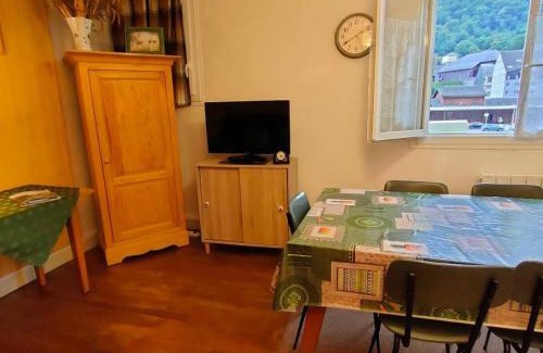 Cauterets Apartment | Appartement T3 près télécabine et commerces, 6 pers, Parking - FR-1-234-208
