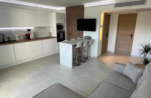 Bastide Giraud Apartment | Appartement vu mer et montagnes