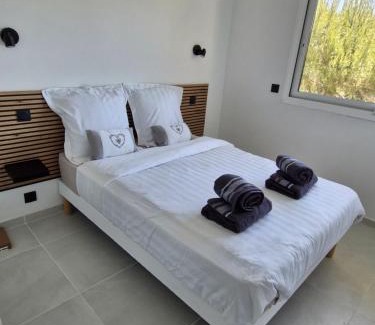 Bastide Giraud Apartment | Appartement vu mer et montagnes