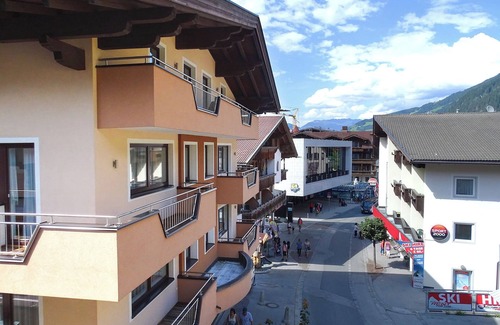 Mayrhofen Apartment | "Appartements Windschnur - Enzian 1" close to the Penken&Ahorn ski areas with WLAN & balcony.