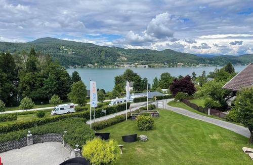 Schiefling am See House | Appartment with stunning views of Lake Wörthersee