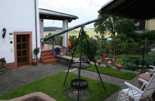 Ittel Apartment | Appealing Apartment in Ittel with Garden, Parking, Bicycles