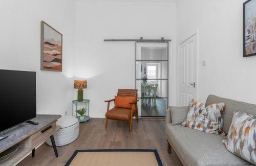 Dunfermline Apartment | Appin House -Cosy 2 bed house in Dunfermline