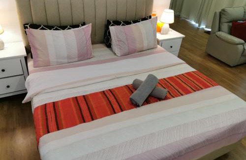 Seri Kembangan Apartment | Apple 4@Menara Simfoni/King Bed/Wifi/Netflix/TVBOX