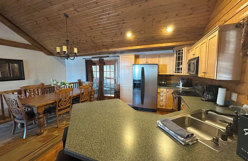 Apple River House | Apple Canyon Lake, Game Room, Hot Tub