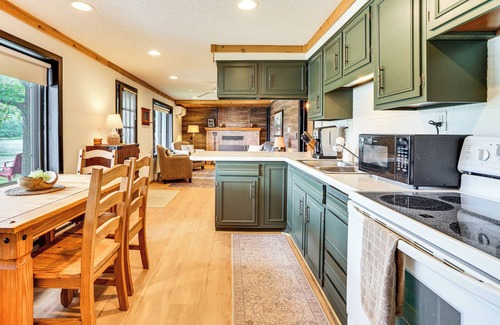 Somerset House | Apple Lake Retreat w/Outdoor Entertainment Space