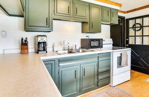 Somerset House | Apple Lake Retreat w/Outdoor Entertainment Space