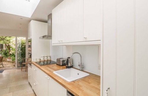 Shillingstone Cottage | APPLE TREE COTTAGE, pet friendly, with open fire in Shillingstone