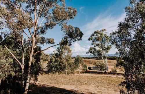 Budgee Budgee House | Apple Tree Cottage - An Idyllic Country Reset