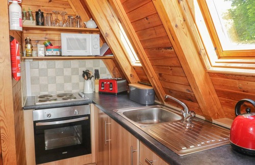 Corton Cottage | APPLE TREE LODGE, pet friendly, with a garden in Gillingham