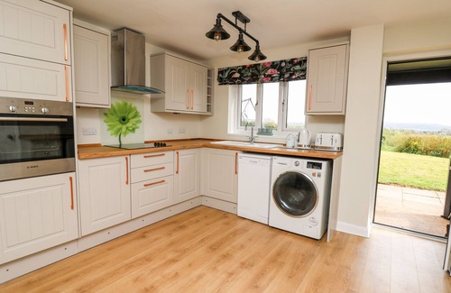 Boraston House | APPLECROFT, pet friendly, with a garden in Tenbury Wells