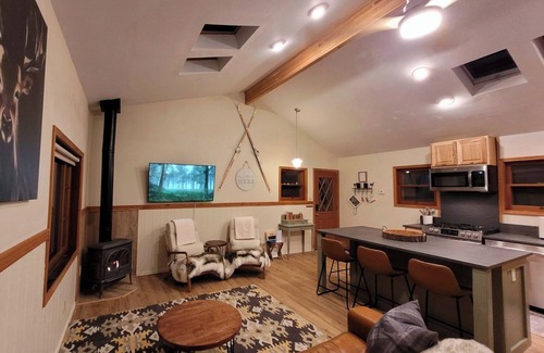 Kohls Ranch Cabin | Applecross Chalet at Tonto Creek~Hike, Explore, Hot Tub, Repeat!