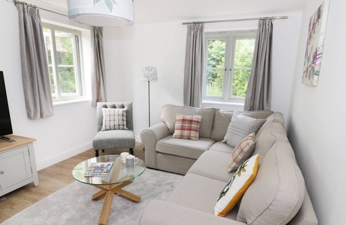 Pershore Cottage | APPLETREE COTTAGE, family friendly, with a garden in Pershore