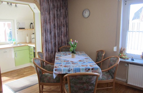 Hohenfelde House | approx. 100 m² for 2-6 persons, Wlan, winter garden, fenced property