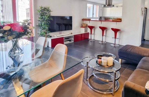 Saint-Maurice Apartment | Appt Cosy Porte Paris Bercy/Parc Floral de Vincennes + Parking