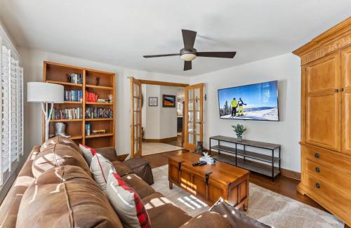 Christie Heights House | Apres Ski Haven Pet Friendly with Private Hot tub