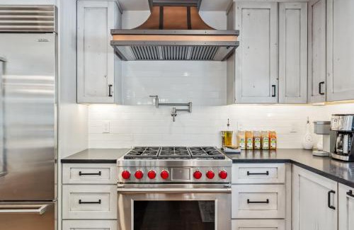 Christie Heights House | Apres Ski Haven Pet Friendly with Private Hot tub