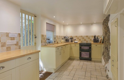 Coverack Cottage | APRIL COTTAGE, pet friendly, country holiday cottage in Coverack