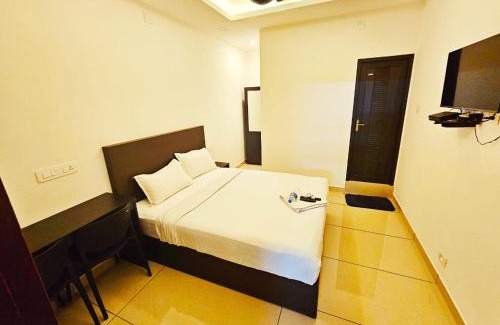 Perintalmanna Hotel | Apsara Residency