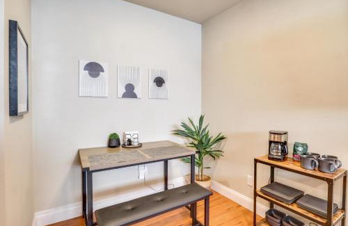 Bull Mountain Apartment | Apt 10 Mi to Portland Walk to Bus Stop!