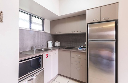 Parramatta Park Apartment | Apt 1194 self contained Southern Cross Cairns central and close to any amenities