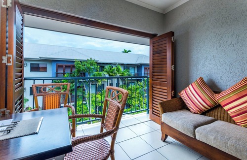 Parramatta Park Apartment | Apt 1194 self contained Southern Cross Cairns central and close to any amenities