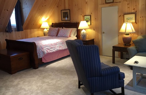 Stonington Apartment | Apt 2 Studio apartment in downtown Stonington