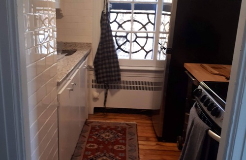 Sudbury Apartment | Apt #5: tucked away on the 3rd floor of Royale on Cedar. hst13% & mat6% incl.