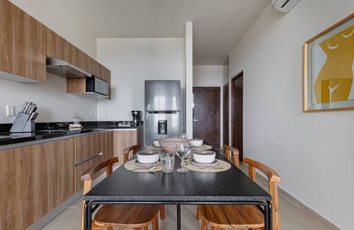 Downtown Cancun Apartment | Apt 502 with stunning Lagoon view w/pool and gym