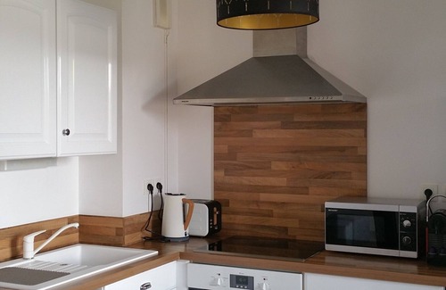 Pernes-les-Fontaines Apartment | Apt 50m2 with balcony fully equipped near Avignon