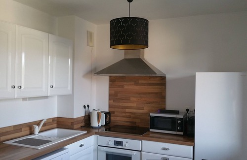 Pernes-les-Fontaines Apartment | Apt 50m2 with balcony fully equipped near Avignon