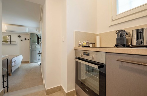 Plaka Hotel | Apt 6 ground floor studio with patio